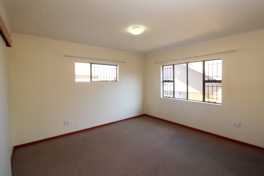 2 Bedroom Property for Sale in Langenhovenpark Free State